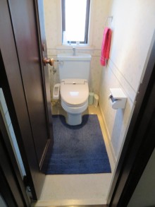 落ち着いた木目調でトータルコーディネート